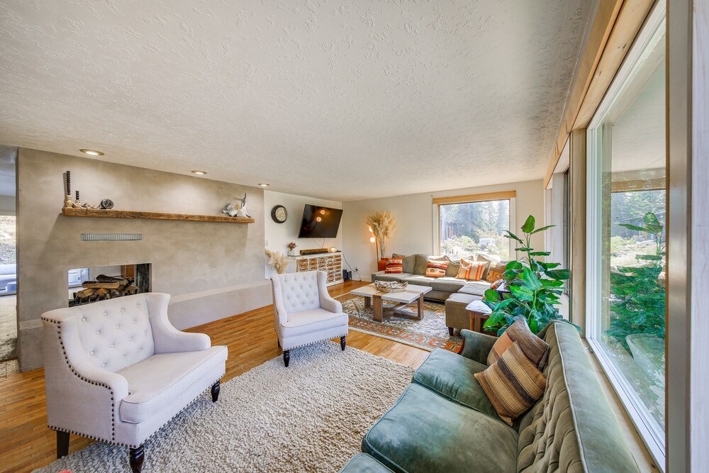 Chic Idaho Retreat w/ Hot Tub, Grill  Pool Table! - Property Image 15