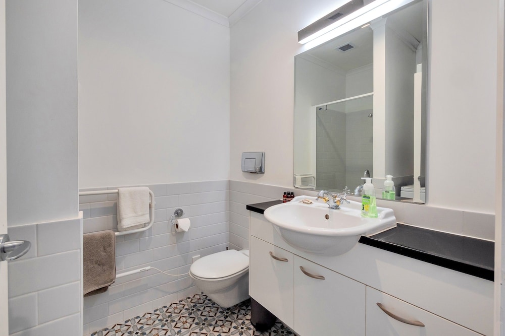 Stunning Harbour & City View Studio