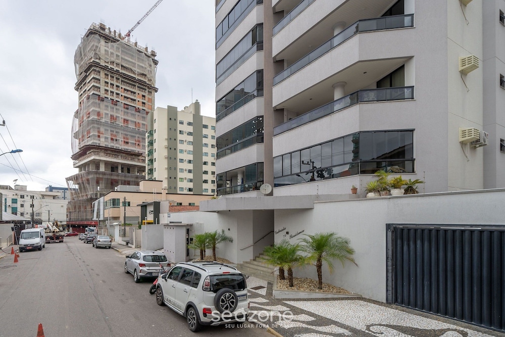 Apt With sea View and Barbecue in Itapema Gbl601