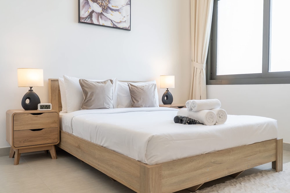 Stunning 1 BR With Pool View in Rawda Apartments