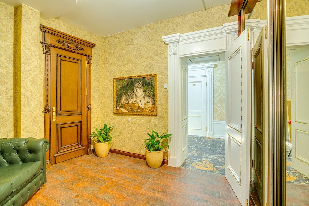 Golden Hotel