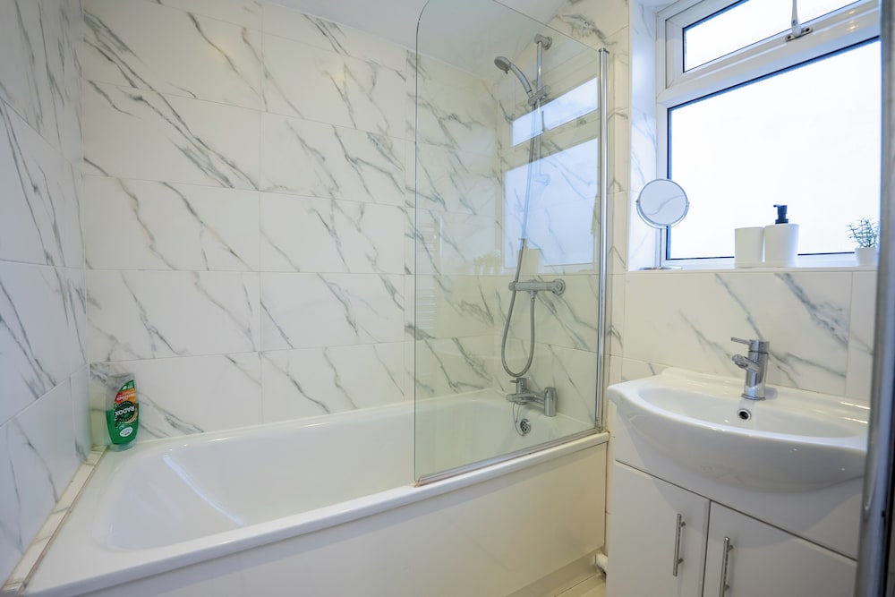 London City Escape - Stylish 2 Bedroom Apartment
