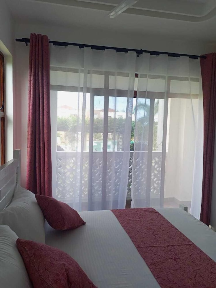 Lux Suites La Vida Sultan Palace Homes view 3