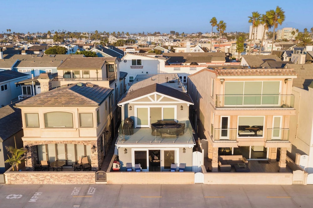 Balboa Breeze by Avantstay Beachfront Retreat + Ocean View