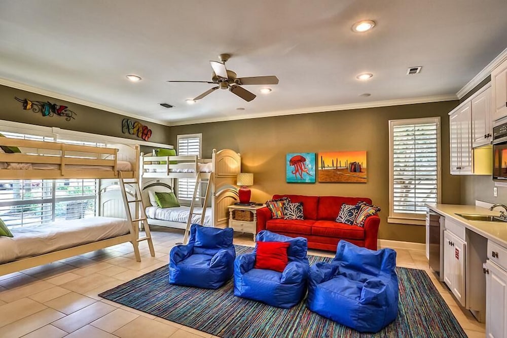 Son Kissed 4 Bedroom Holiday Home by Five Star Properties