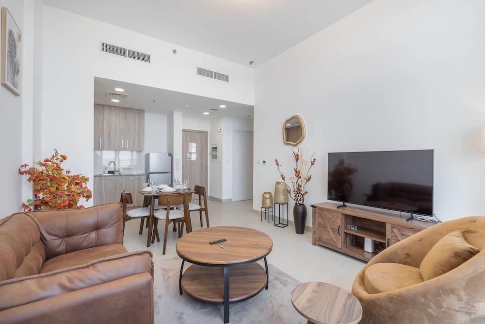 Stunning 1 BR With Pool View in Rawda Apartments