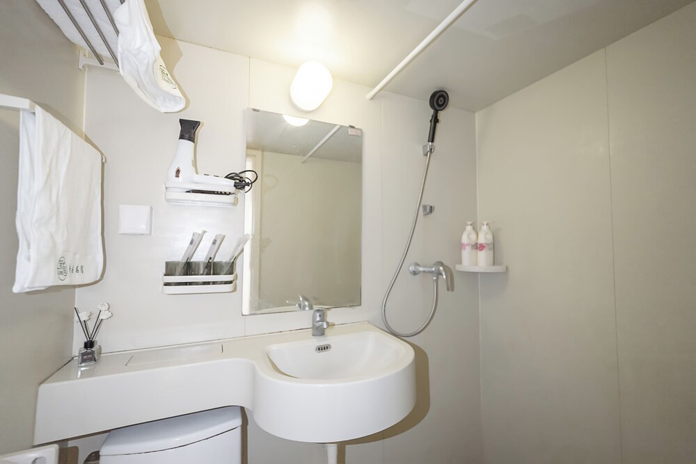 Shanghai Hills & Wanye Spacious Family Suites