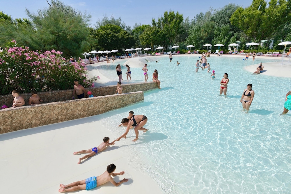 Isamar Holiday Village