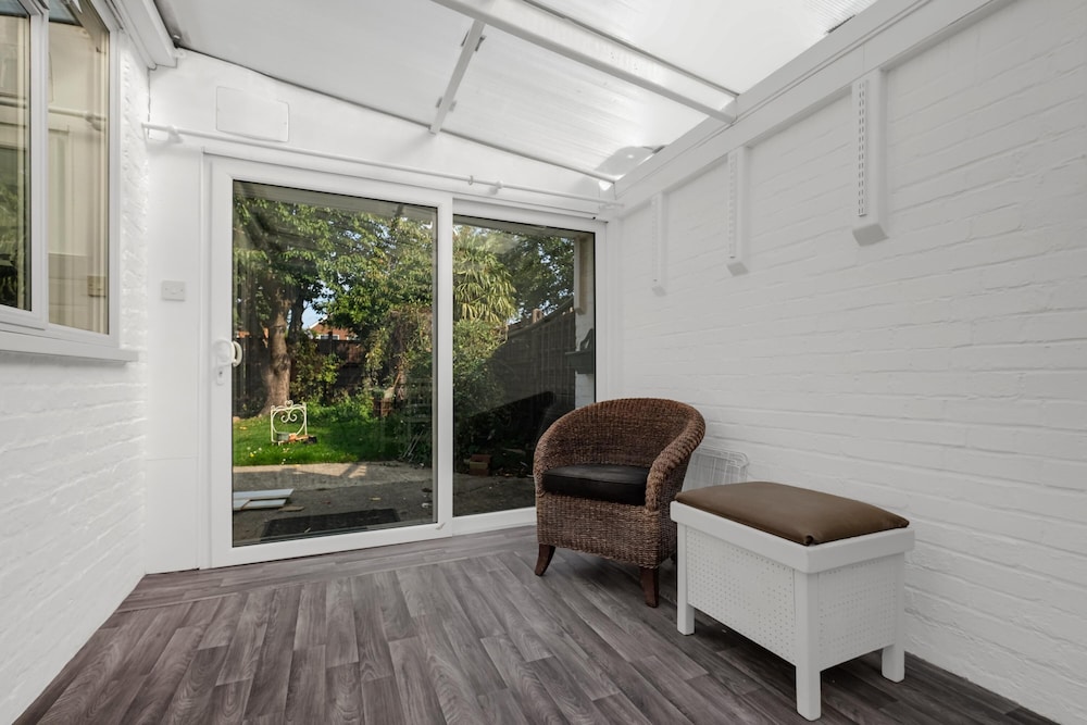 Ashford Vacations - Heathrow Living Stanwell Serviced House - Property Image 2