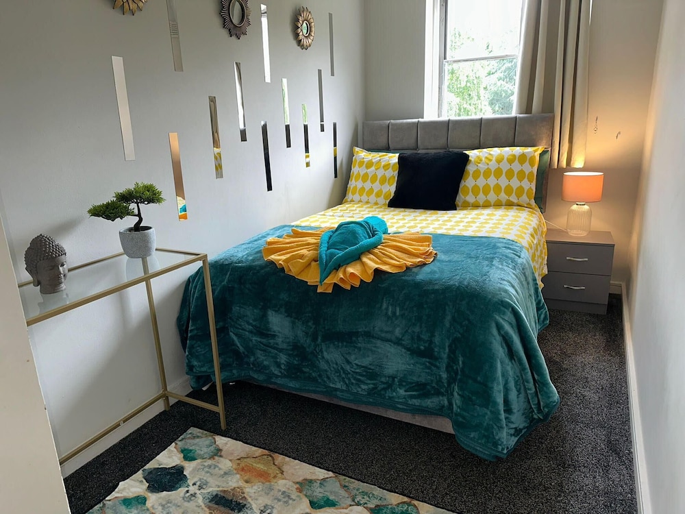 London Luxury Apartment up to 8 Guests