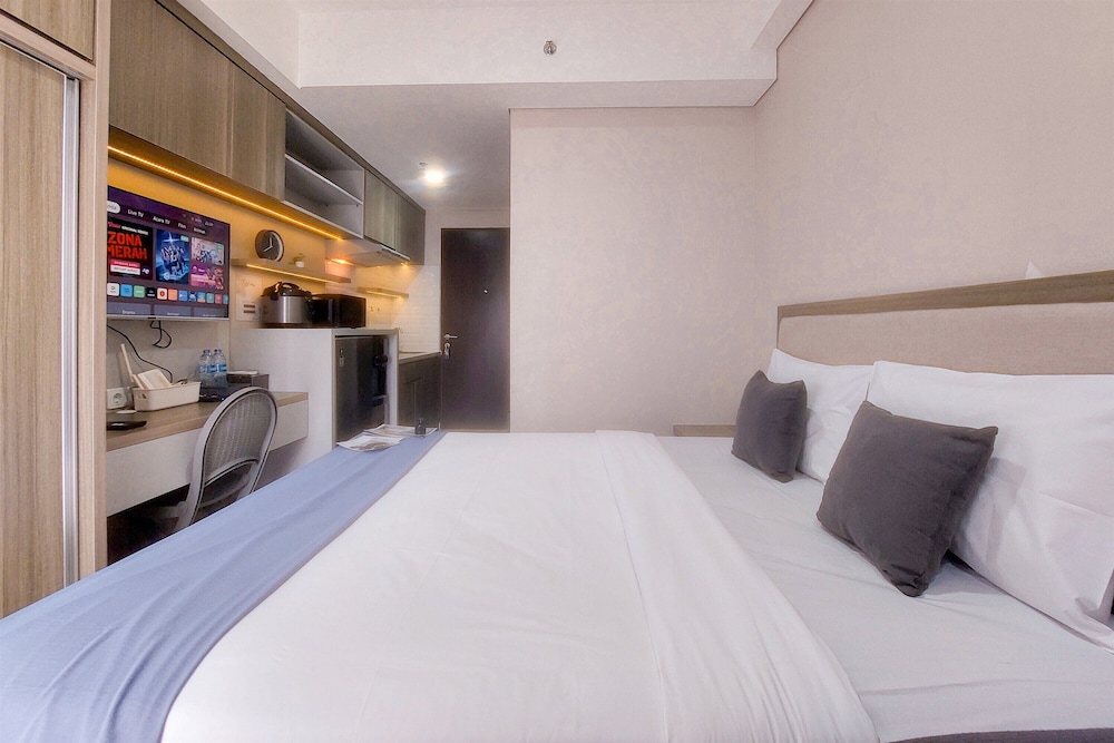Stunning Studio Apartment At Transpark Bintaro