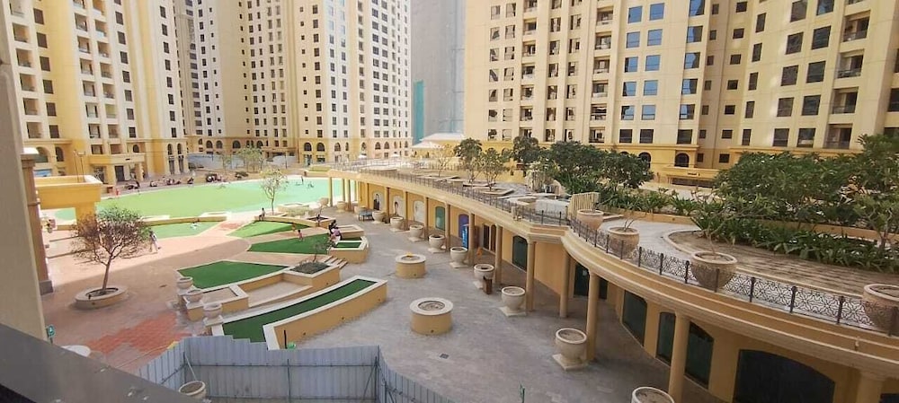 Urban Panda Mirror Maze Hostel JBR
