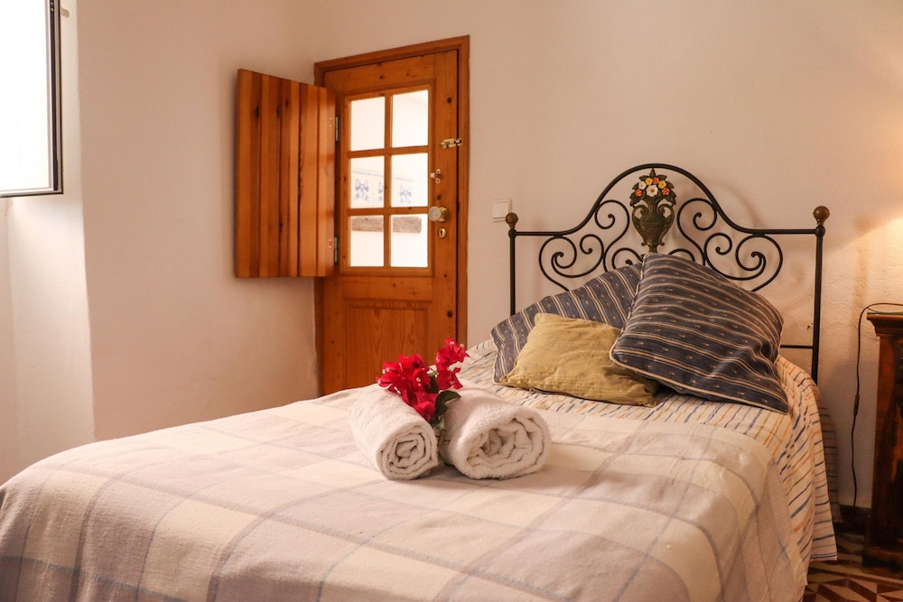 Idyllic Farm House With Huge Garden for 14pax