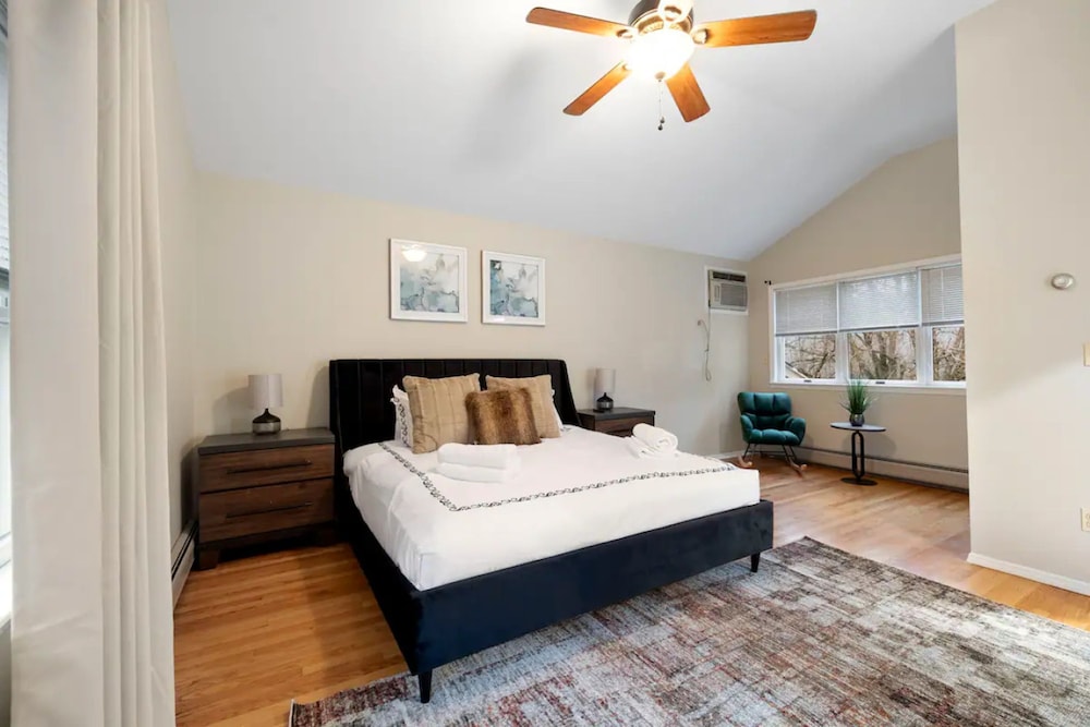 Cozy Winter Escape 1 Hr From NYC Trails Nearby
