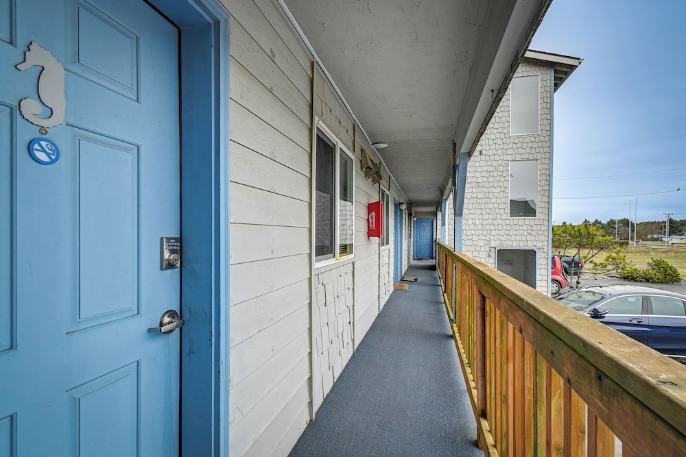 Ocean Shores Condo w/ Balcony < 1 Mi to Beach! view 5