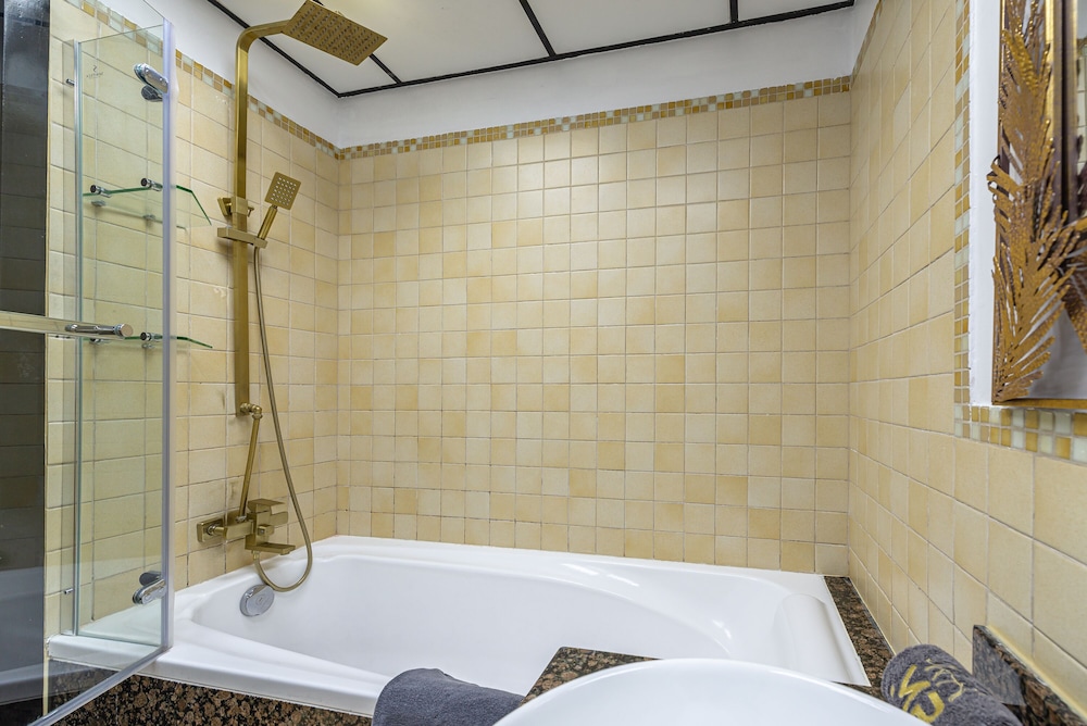 Marco Polo - Deluxe Waterfront Roomy Apt, Perfect for Groups