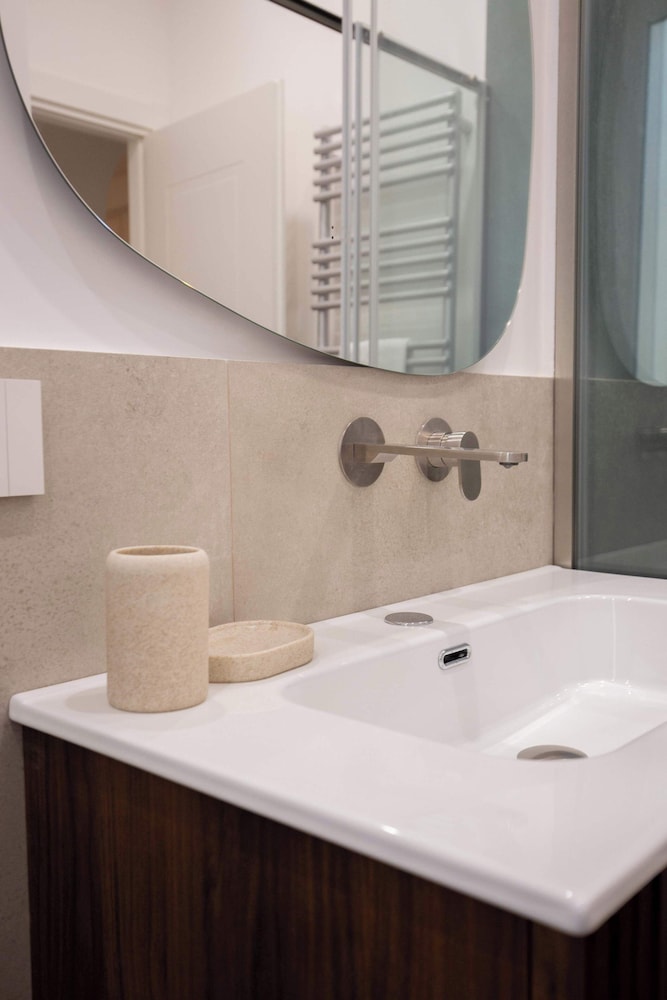 Colosseum Holidays - Luxury 3 Bedroom Apartment