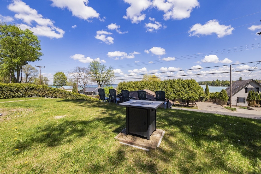 Beautiful Torch Lake House With Beach Access 2 Bedroom Home