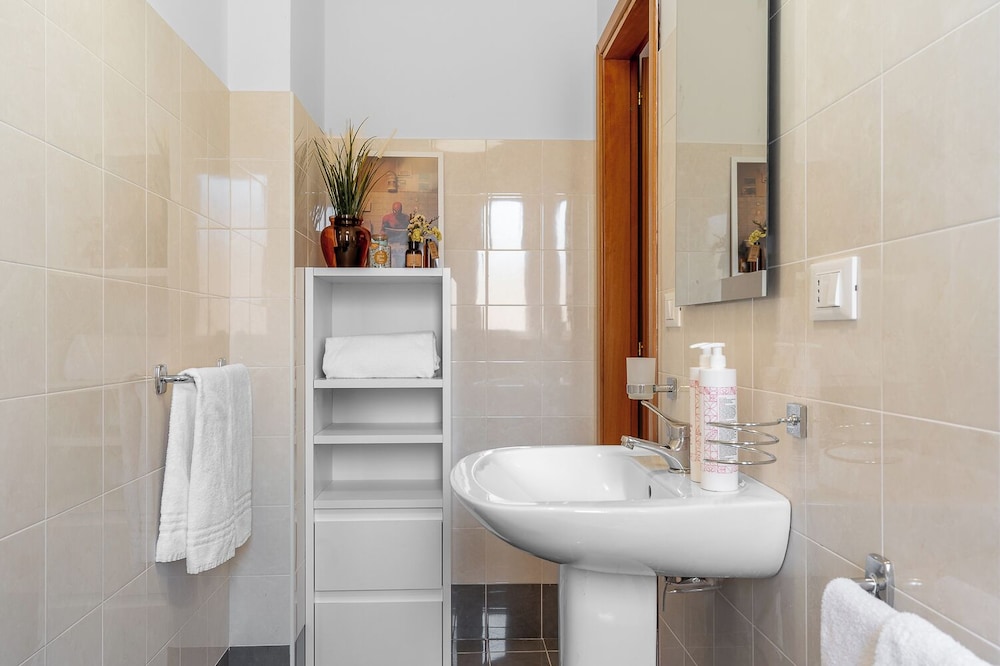 Ierone Apartment with Balcony by Wonderful Italy