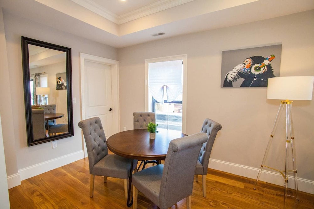 Luxury Condo 4 Bed 2 Bath Downtown Boston Sleeps 8