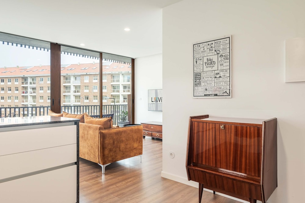 Liiiving in Matosinhos - Warm Vintage Apartment