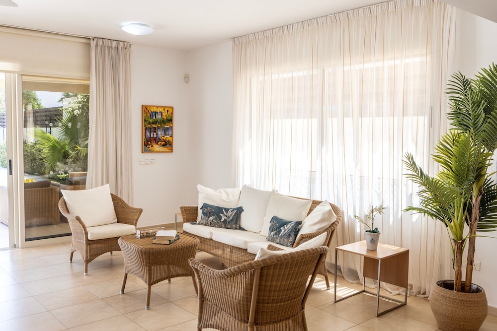 Protaras Beachfront Villa Pietra