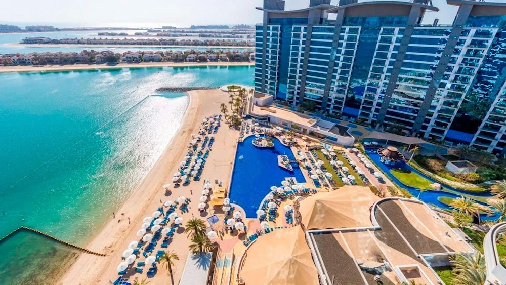 Modish Palm 3BR w Private Balcony Beach Access
