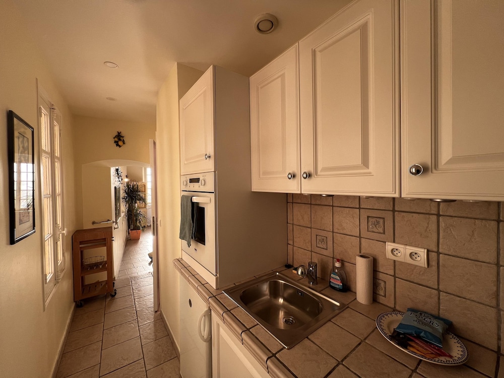 Very Charming Studio Apartment on Port in Cannes a Short Walk to Palais With Aircon and Internet - 411