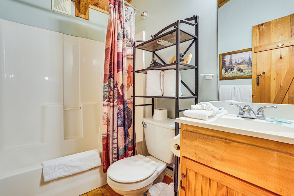 Sevierville Angler's Cabin w/ Pond Access!