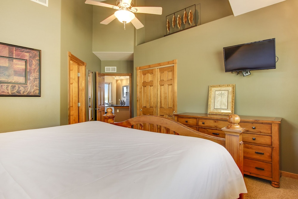 The Twin Owls 21a 2 Bedroom Condo by RedAwning - Property Image 23