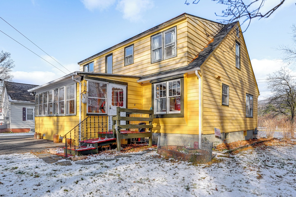 1 Mi to Dtwn: Beautiful Home in Williamstown!