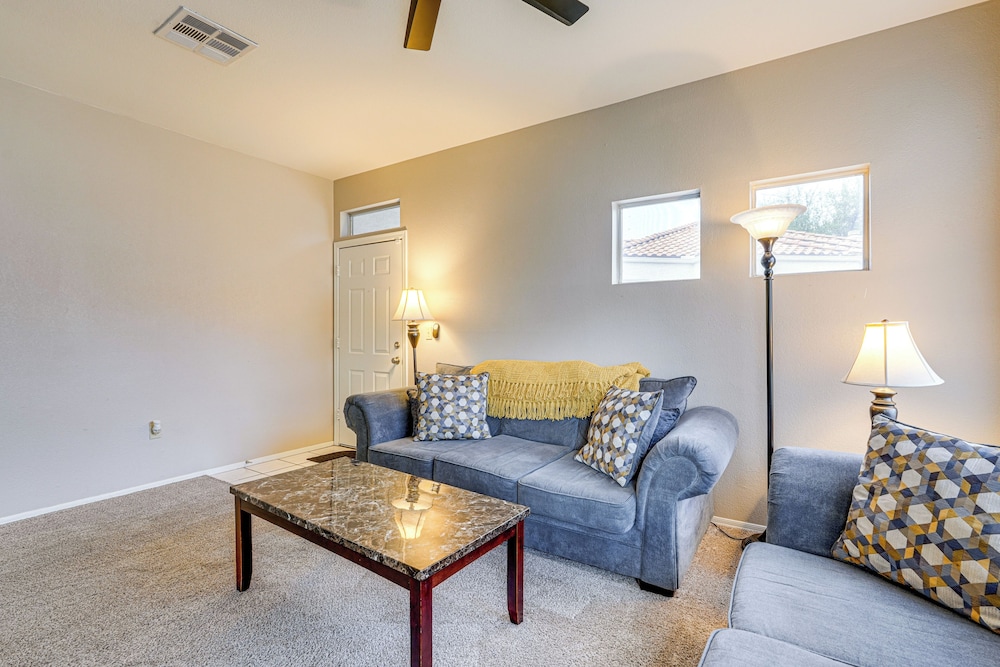 12 Mi to Old Town Scottsdale: Condo w/ Pool Access