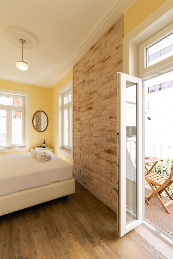 1898 Home & Suites