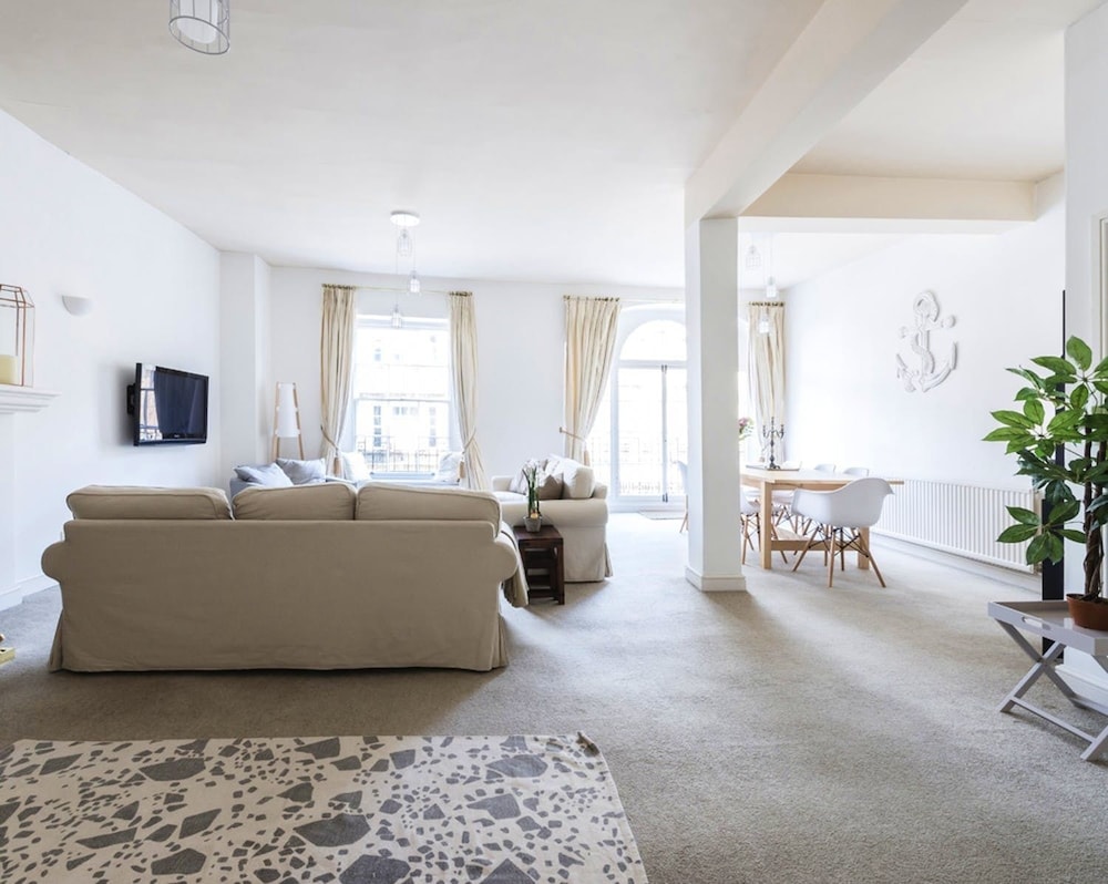 Sherborne Vacations - Printers Court 3 - Property Image 9