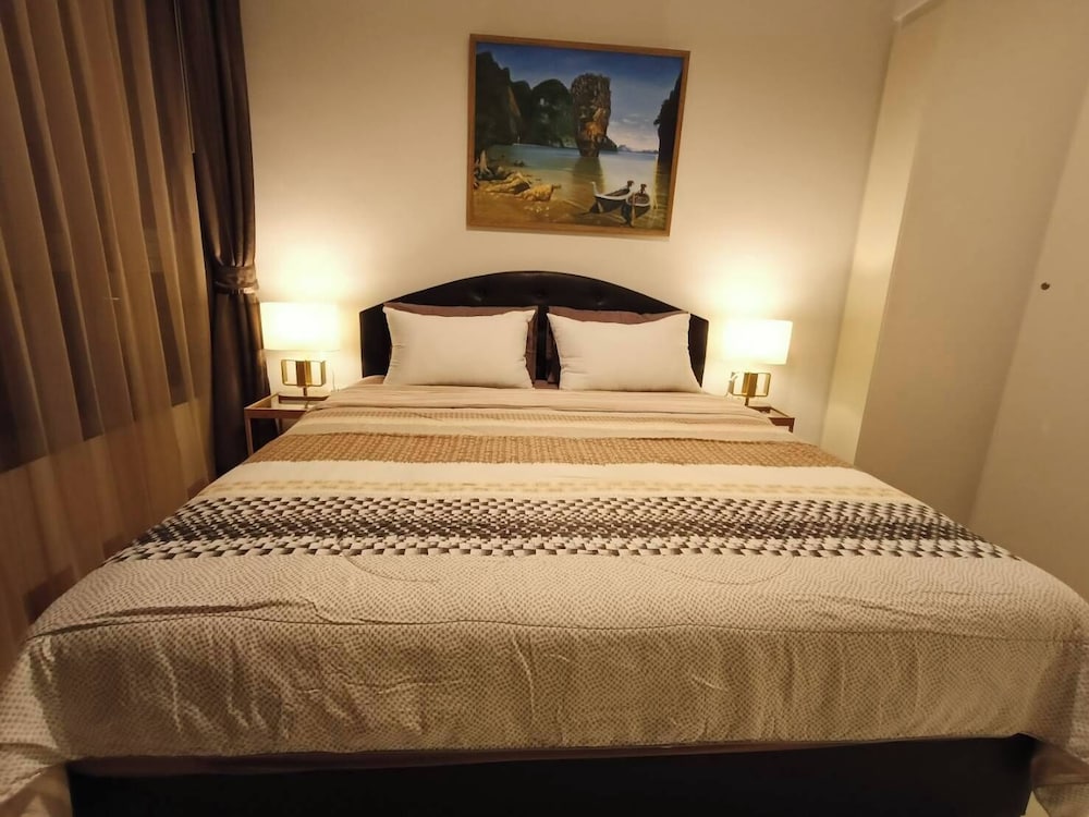 Luxury Large One Bedroom Seaview Serviced Apartment at Wongamat, Pattaya