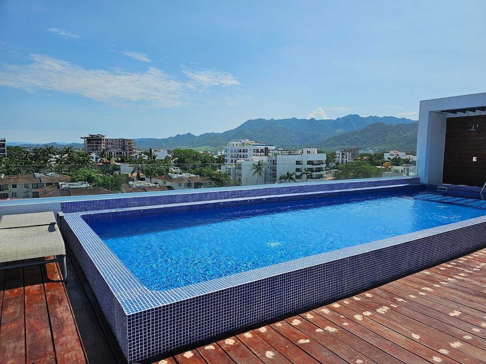 Cambria Versalles by Tovigo Rentals
