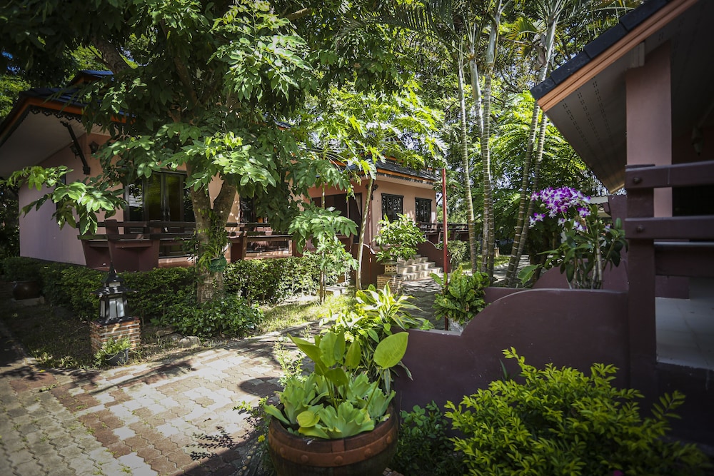 Phalaburi Resort by dreamhouse
