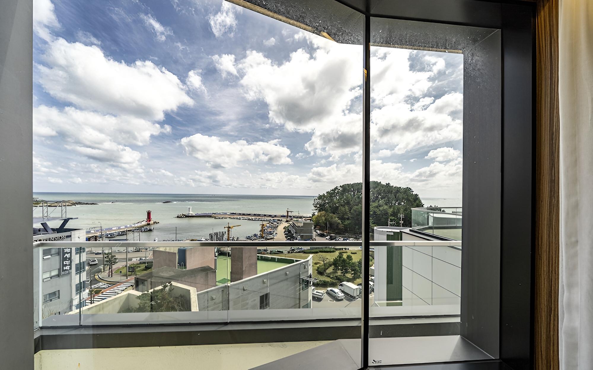 Busan Songjeong Brooks Hotel view 3