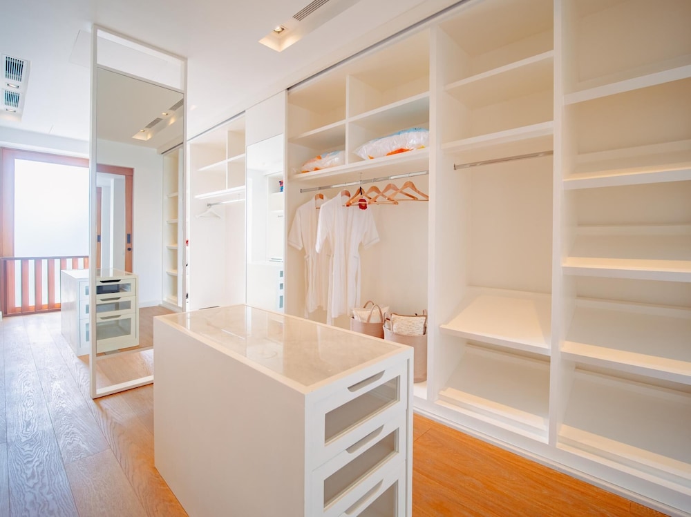 Luxurious 5bedroom White Estate Villa Private Lake