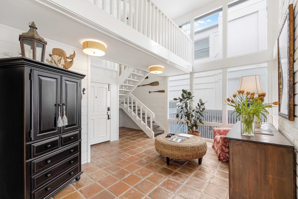 Unbeatable Beachfront Bliss w/ Ocean Views, Luxe Interiors & Patio Beach Road