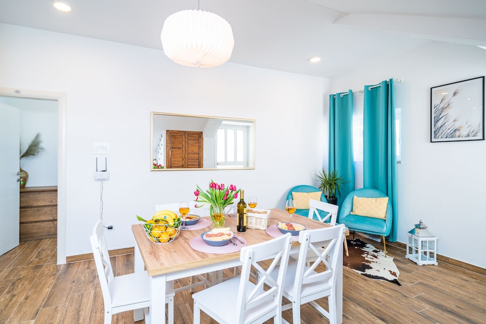 Jele Rooms