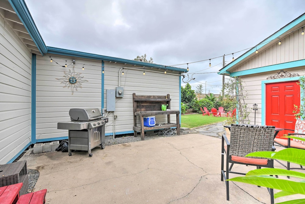 Galveston Group Getaway w/ Private Yard + Fire Pit
