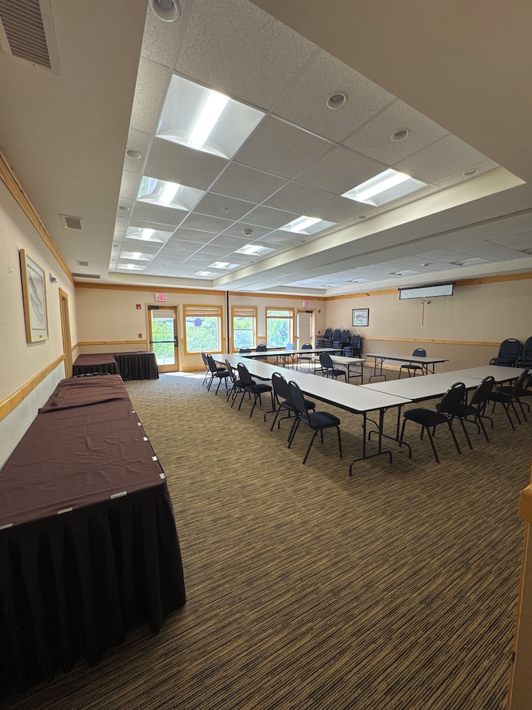 Salmon Rapids Lodge