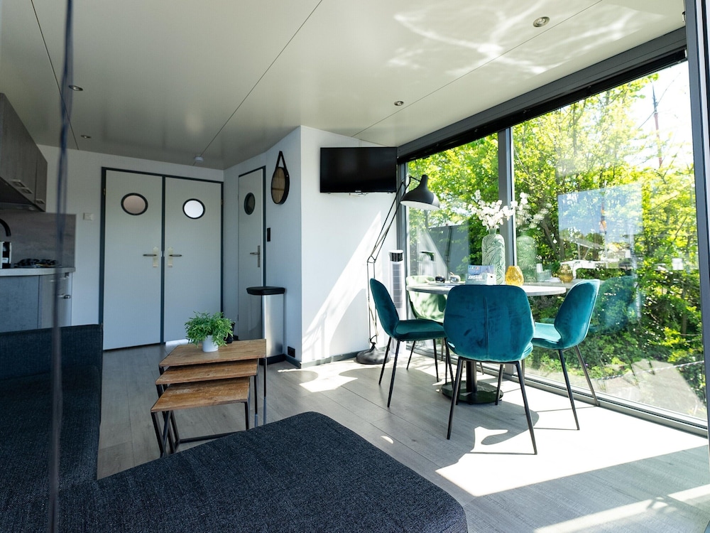 Houseboat in Heeg With Stunning Marina Views