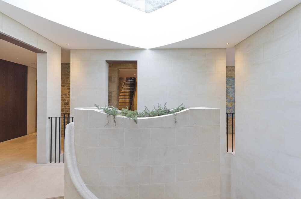 Stunning 5 bed Fulham Home w Indoor Pool Sauna and Private Garden