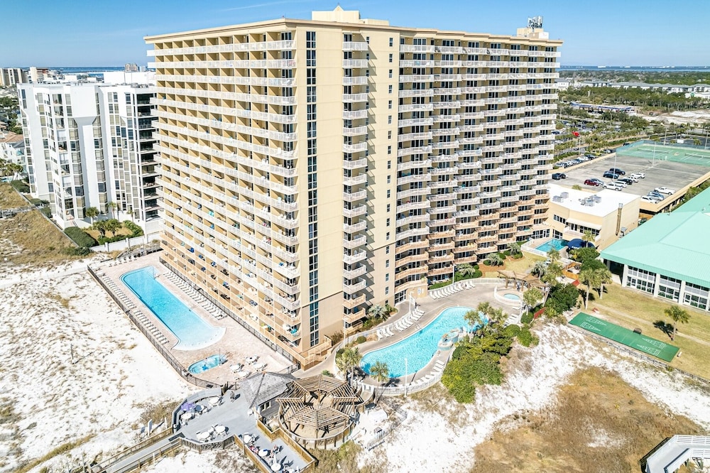 Pelican Beach 1811 1 Bedroom Condo by RedAwning