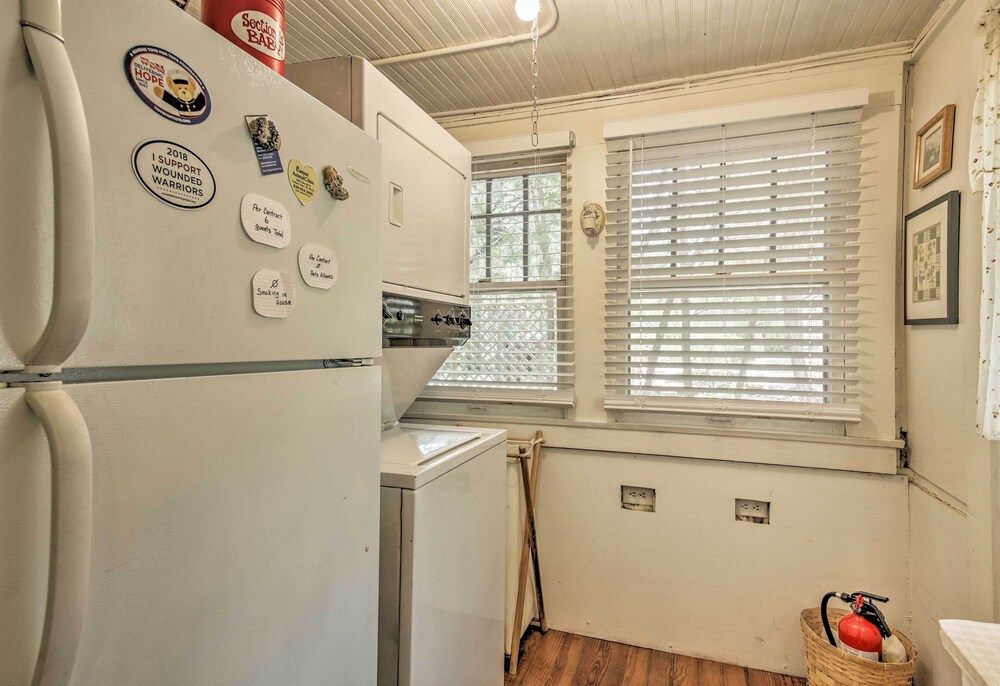 Charming Canyon Lake Cottage w/ Pool BBQ Pit! - Property Image 21