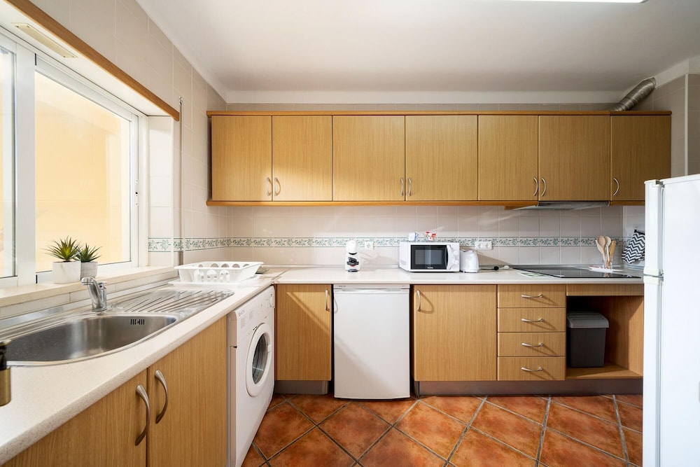 Family Albufeira Holiday Apartment by Ideal Homes view 5