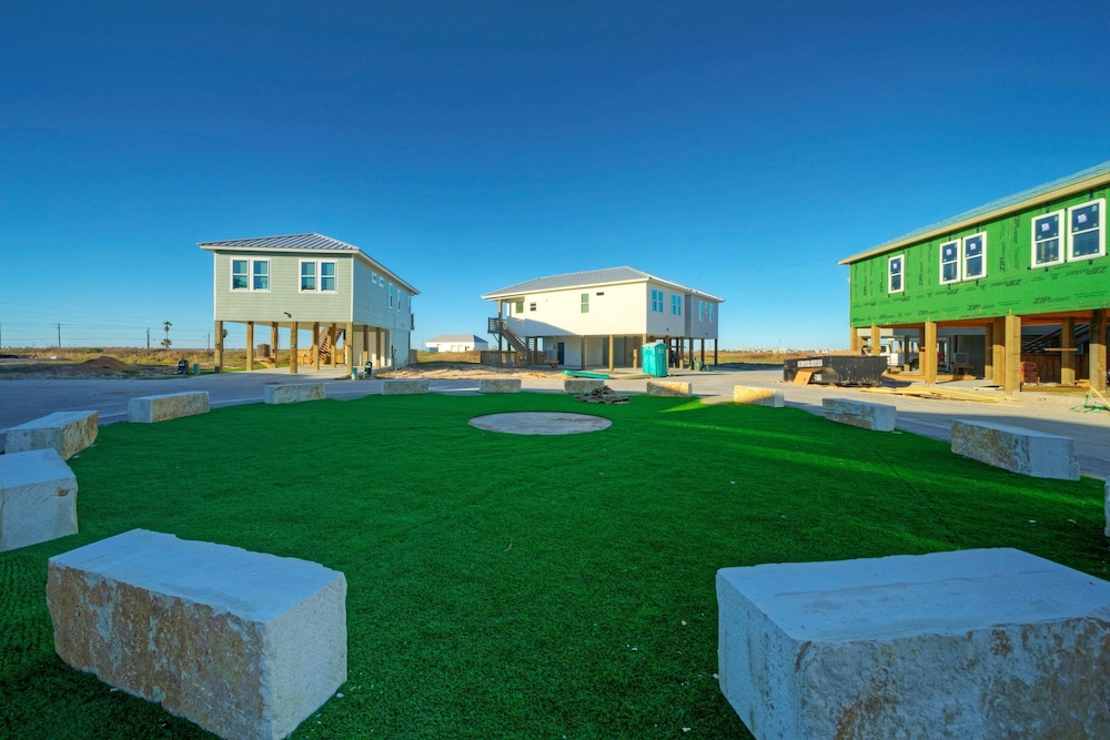 Cart-friendly Boardwalk to the Beach Private Pool Firepit Pond Views Bayview