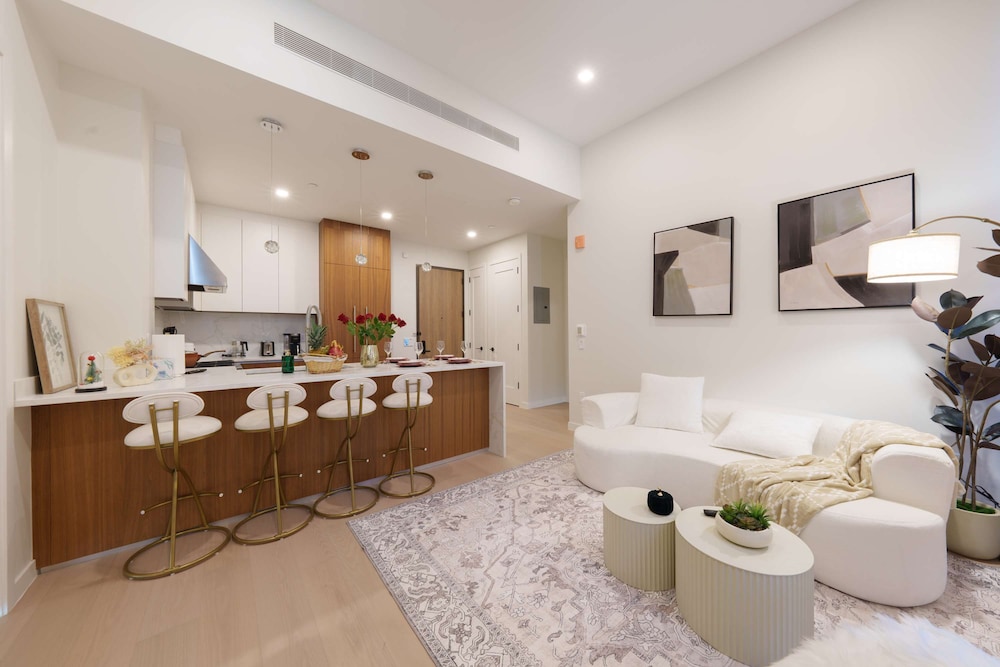New Luxury Penthouse w Pool Gym in Flushing